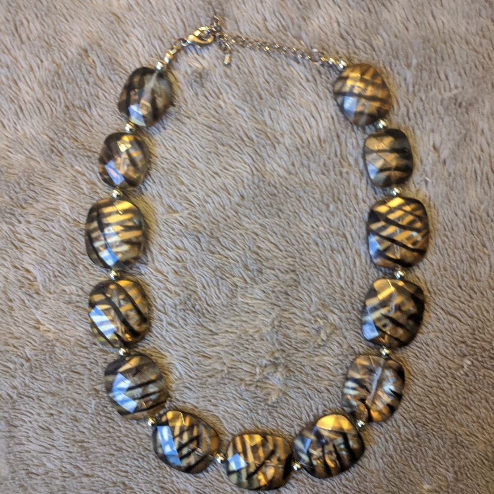 Tiger-eye look necklace